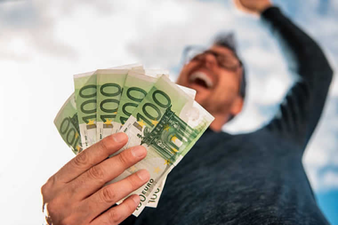 Τυχερά παιχνίδια: Γιατί μας αρέσει τόσο να σκεφτόμαστε ότι κερδίσαμε το λαχείο; Οι ψυχολόγοι εξηγούν
