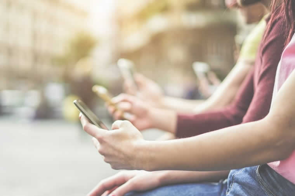 Πώς τα κατάφεραν έφηβοι χωρίς τα smartphones τους για μία εβδομάδα