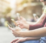 Πώς τα κατάφεραν έφηβοι χωρίς τα smartphones τους για μία εβδομάδα