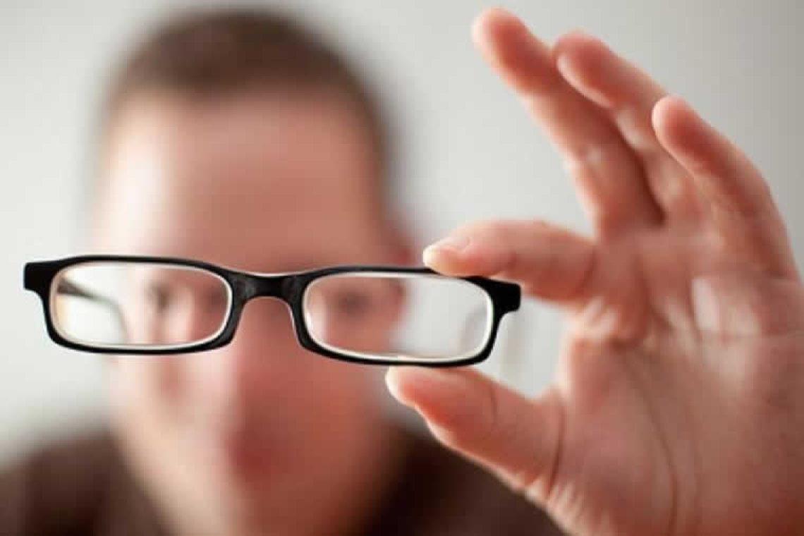 Εκατομμύρια άνθρωποι με προβλήματα όρασης ζουν ακόμα χωρίς γυαλιά