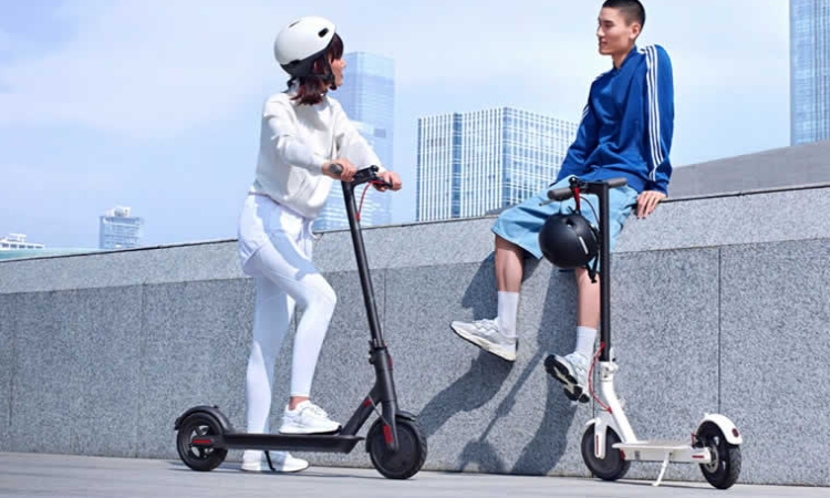 E-bikes και e-scooters: Η μικρή επανάσταση που αλλάζει τις πόλεις