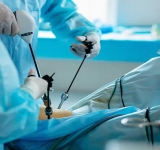 Η πρώτη εγχείρηση αφαίρεσης χολής που συνδυάζει ρομποτική τεχνολογία ακριβείας με τεχνητή νοημοσύνη