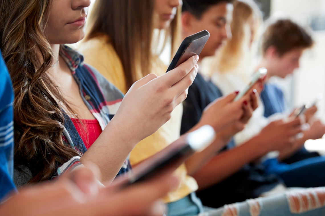 Κινητά τηλέφωνα: Η απαγόρευση στο σχολείο δεν έχει σημαντικά οφέλη