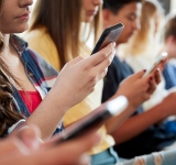 Κινητά τηλέφωνα: Η απαγόρευση στο σχολείο δεν έχει σημαντικά οφέλη