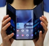 Το επόμενο βήμα στα smartphones: Ένα διπλά αναδιπλούμενο κινητό, τρεις οθόνες, τέσσερις χώροι εργασίας