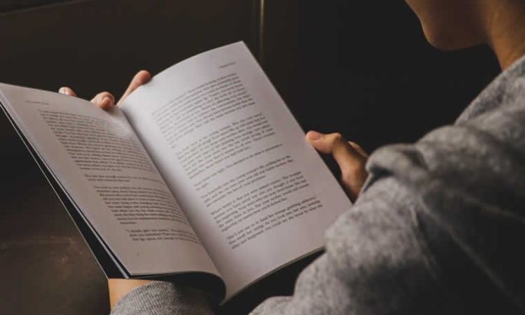 Φιλολογίες στα… χαμηλά: Γιατί οι νέοι τούς γυρίζουν την πλάτη