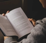 Φιλολογίες στα… χαμηλά: Γιατί οι νέοι τούς γυρίζουν την πλάτη