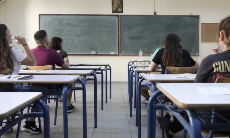 Bαθμοί Α Τετραμήνου σε Γυμνάσια και Λύκεια: Πότε θα δοθούν - Η ώρα της γονικής άδειας