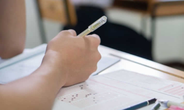 Εθνικό Απολυτήριο: Δεν καταργούνται οι Πανελλαδικές - Πότε ξεκινά η εφαρμογή του και τι αλλάζει