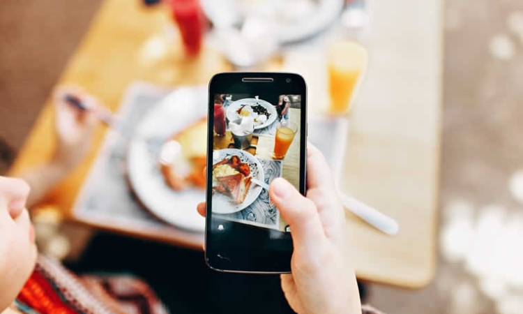 Μπορούν να σας εντοπίσουν από μια φωτογραφία; Τι αποκαλύπτουν τα μεταδεδομένα χωρίς να το ξέρετε