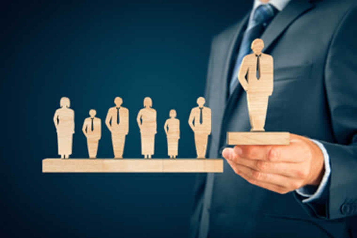 Το «μάθημα» του Πλάτωνα για τις επιχειρήσεις: Για να διοικείς, πρέπει πρώτα να ξέρεις να υπηρετείς