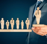 Το «μάθημα» του Πλάτωνα για τις επιχειρήσεις: Για να διοικείς, πρέπει πρώτα να ξέρεις να υπηρετείς